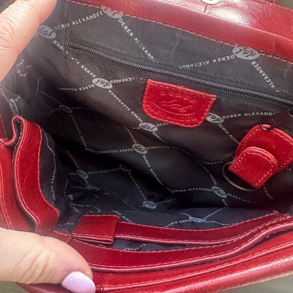 Vibrant Red Leather Crossbody Bag with Adjustable Strap - Picture 4 of 4